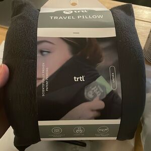 NWT trtl travel pillow adult unisex